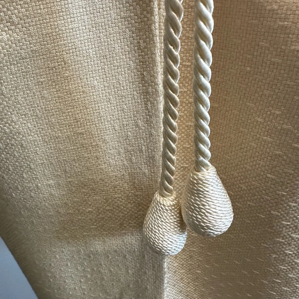 Giorgio Armani Elegant Cream Blazer - Picture 5 of 15